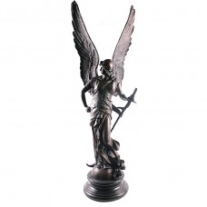 Статуя «Немесида» крылатая богиня с мечем